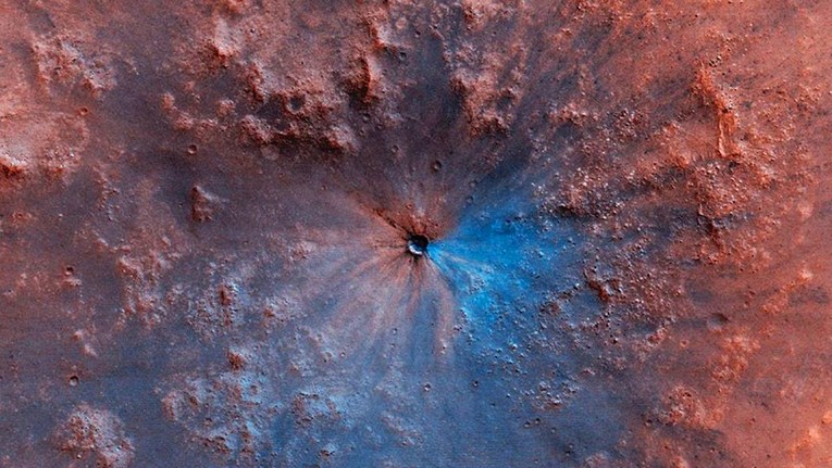 Astronomi snimili svjež krater na Marsu. Nije sličan ničemu što su prije vidjeli